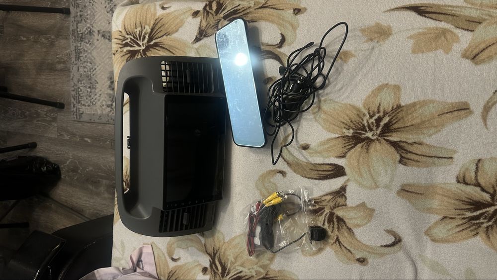 Планшет на Camry 35, с камерой заднего вида и регистратор