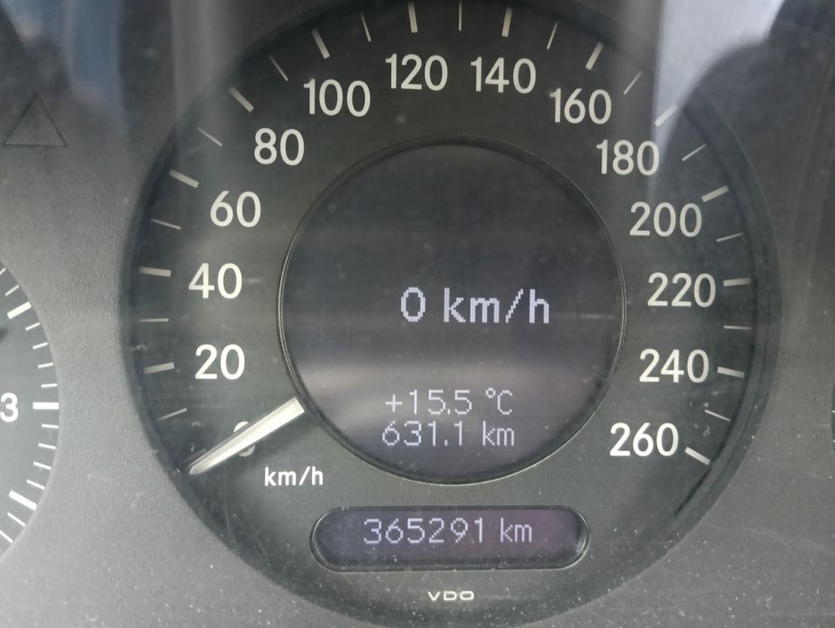 Mercedes Benz E 220 CDI