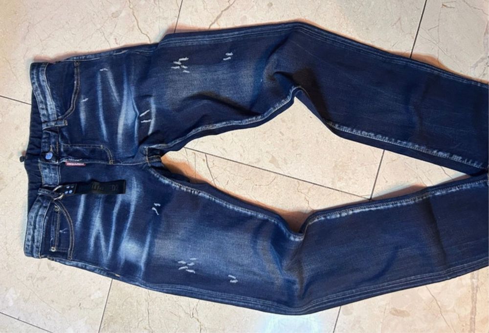 Blugi DSQUARED2, niciodata purtati