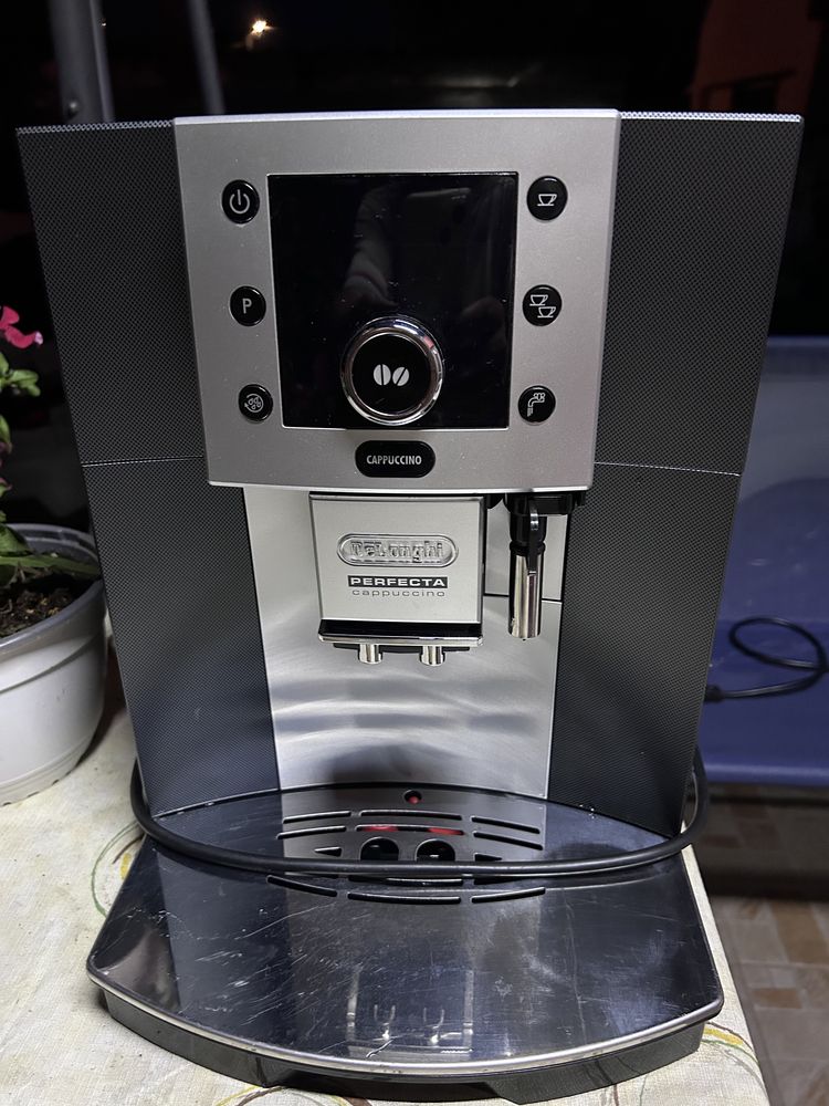 Vând espresor cafea delonghi automatica capucino