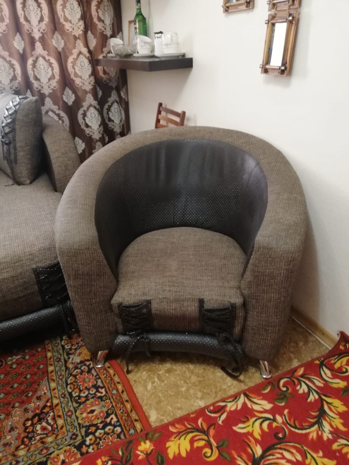 Продам диван с креслом и пуфом