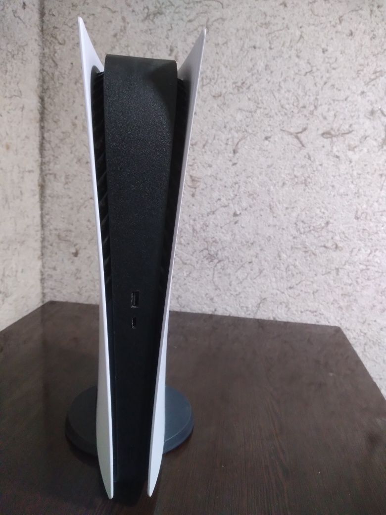 PS5 sotiladi – ideal holatda