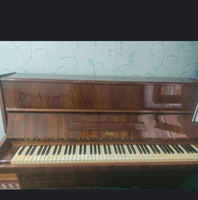 Pianino.  Rösler