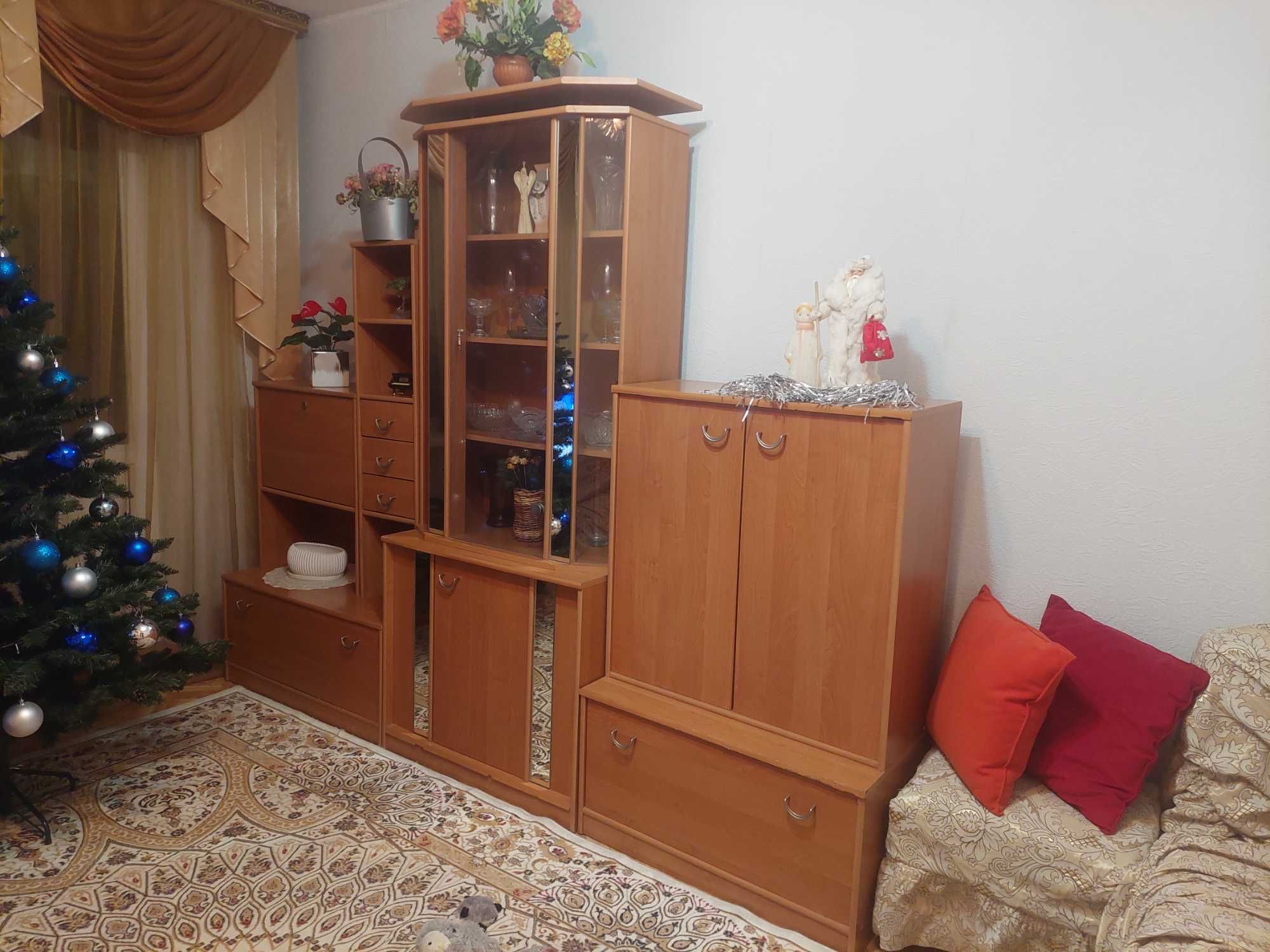 Продам Стенку в гостинную