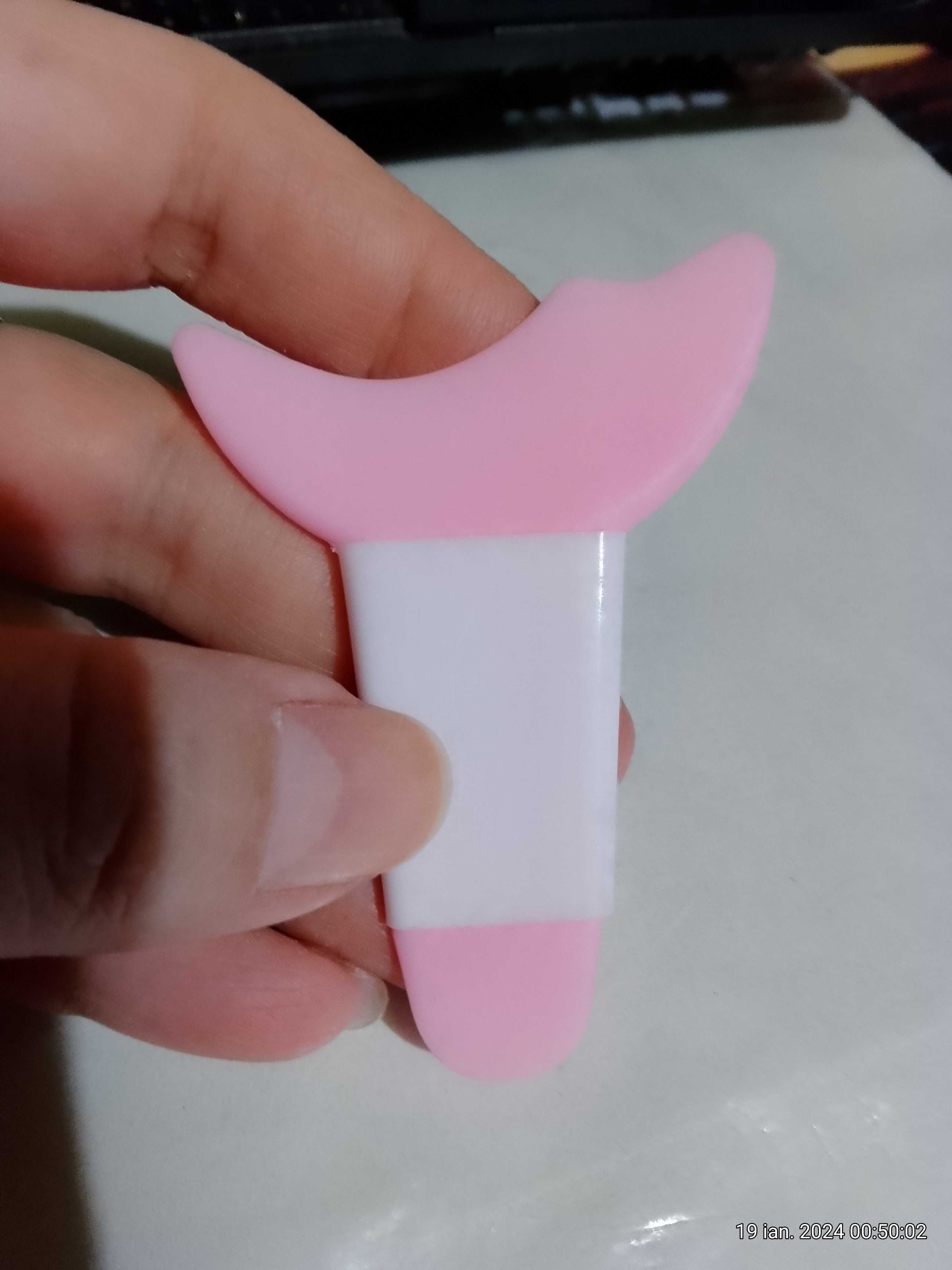 Șablon pentru eyeliner/rimel/eyeshadow din plastic silicon roz