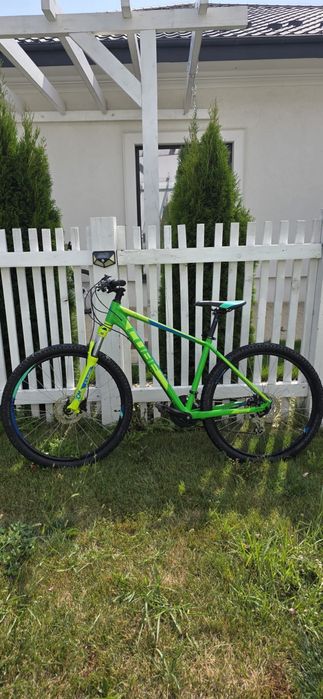 Bicicleta CUBE roti 27,5