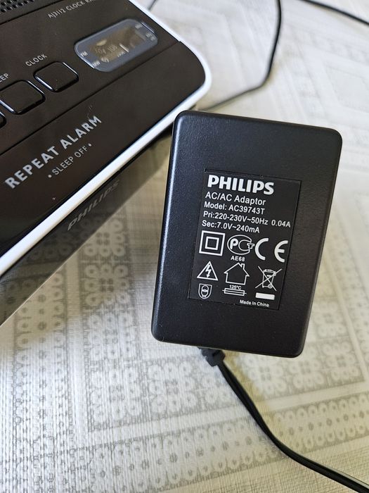 Ceas digital Philips ,cu radio ( AM-FM )