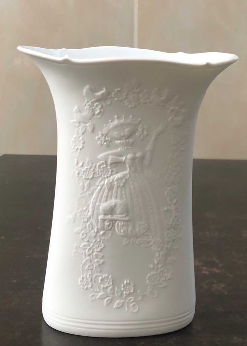 Vaza din portelan bisque Kaiser  W Germany, anii `80.