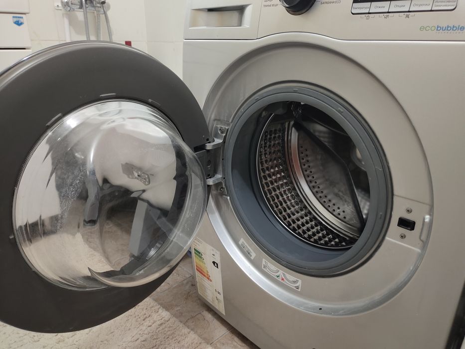 Продается стиральная машина, в хорошем состоянии, работает без шума!