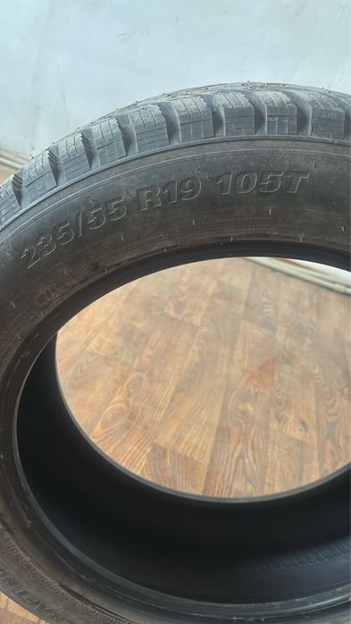 Продам зимние шины с шипами  235/55/19. Комплект