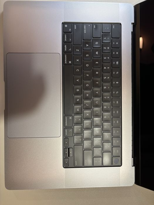 Macbook pro 16 m1 max 64gb/8tb