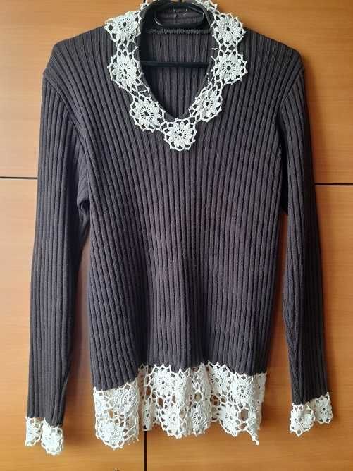 Pulover unicat maron cu garnitura de macramé  marimea L