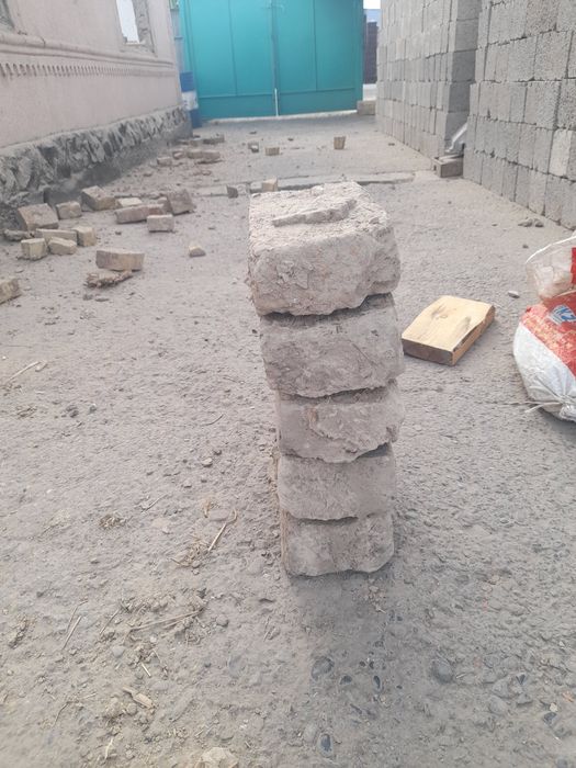 Саман кірпіш 3000 мыңдай штук бар