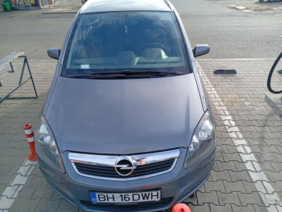 Vând Opel Zafira