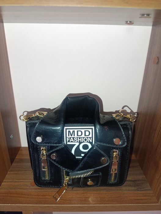 Чанта яке лачена