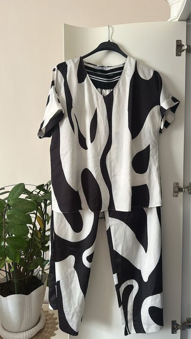 Новые и почти новые вещи и обувь.