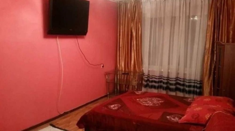 Центр,сдам порядочным людям, посуточно и почасовой, недорого чистую кв