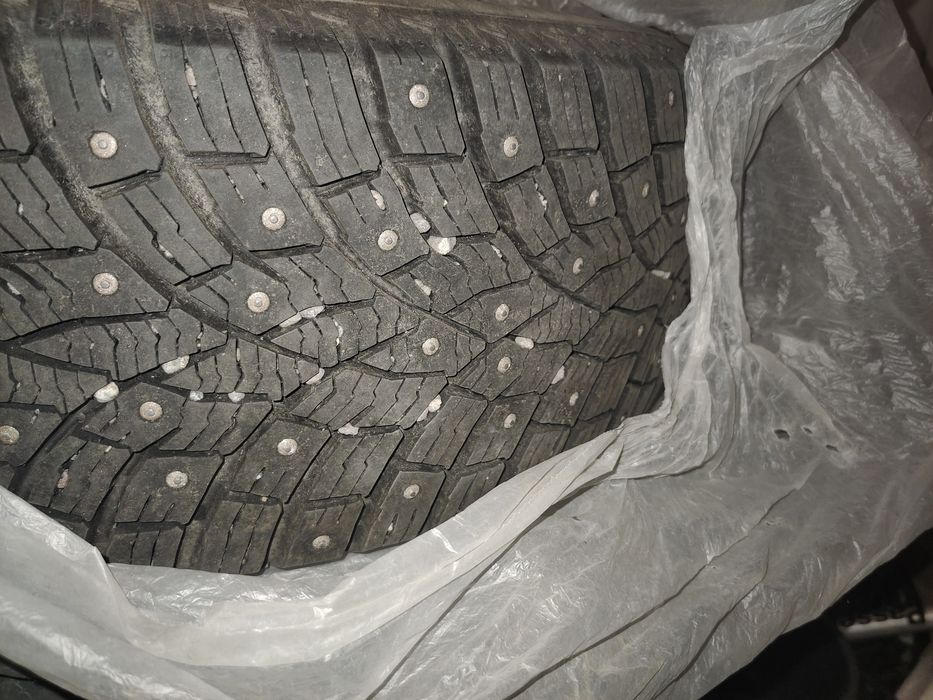 TRIANGLE зимние шипованные  почти новые