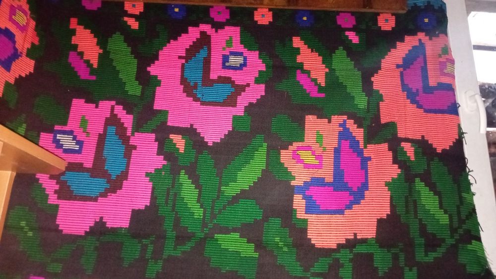 Covoare tricotate manual.