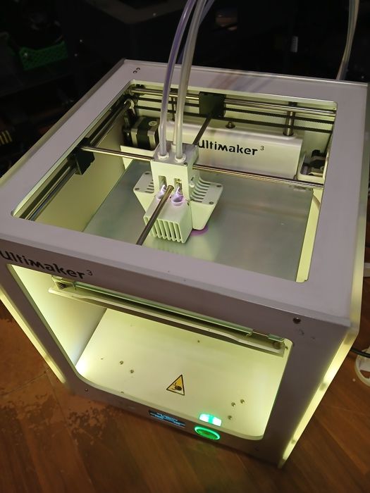 Imprimanta Ultimaker 3 impecabil