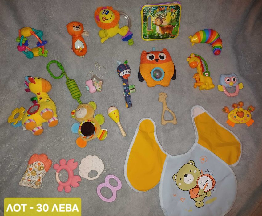 Комплекти разнообразни играчки за бебета