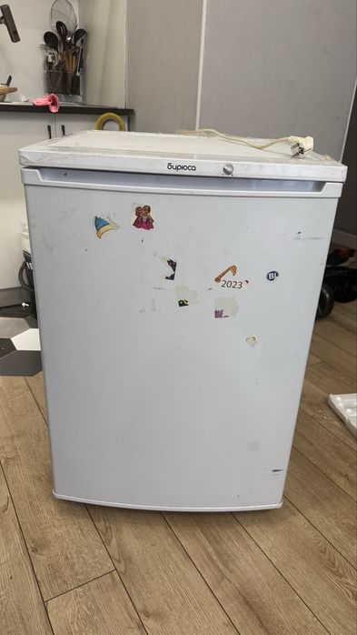 Продам холодильник бирюса подлежит  ремонту