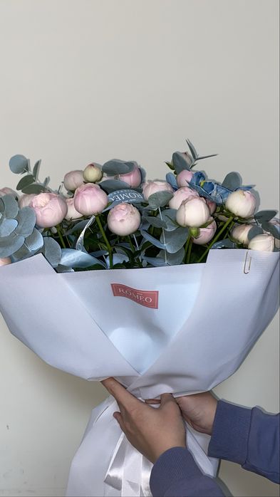 Букет цветов пионавидные розы