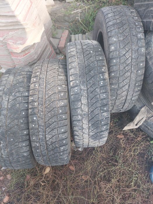 Шины зимние б/у сост среднее