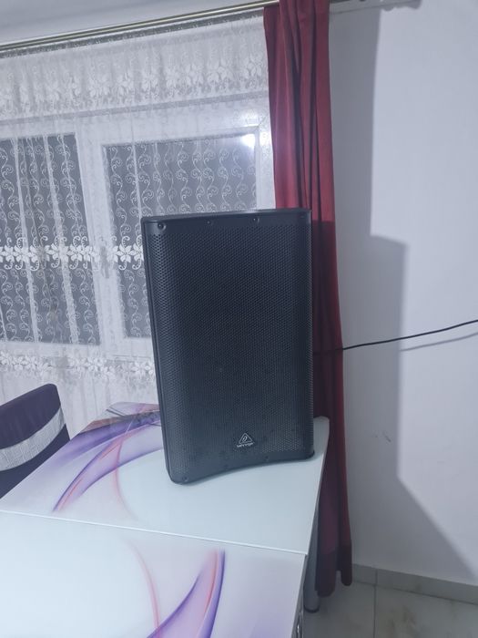 Vând boxa belinger este cu Bluetooth activa