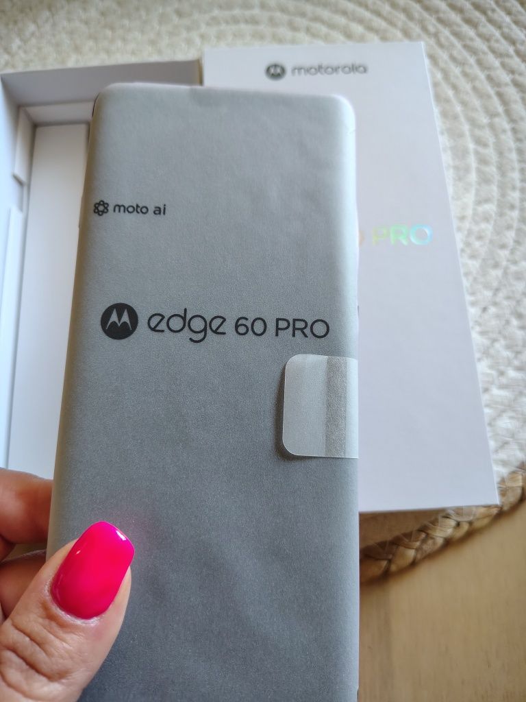 Продавам Motorola Edge 60 Pro