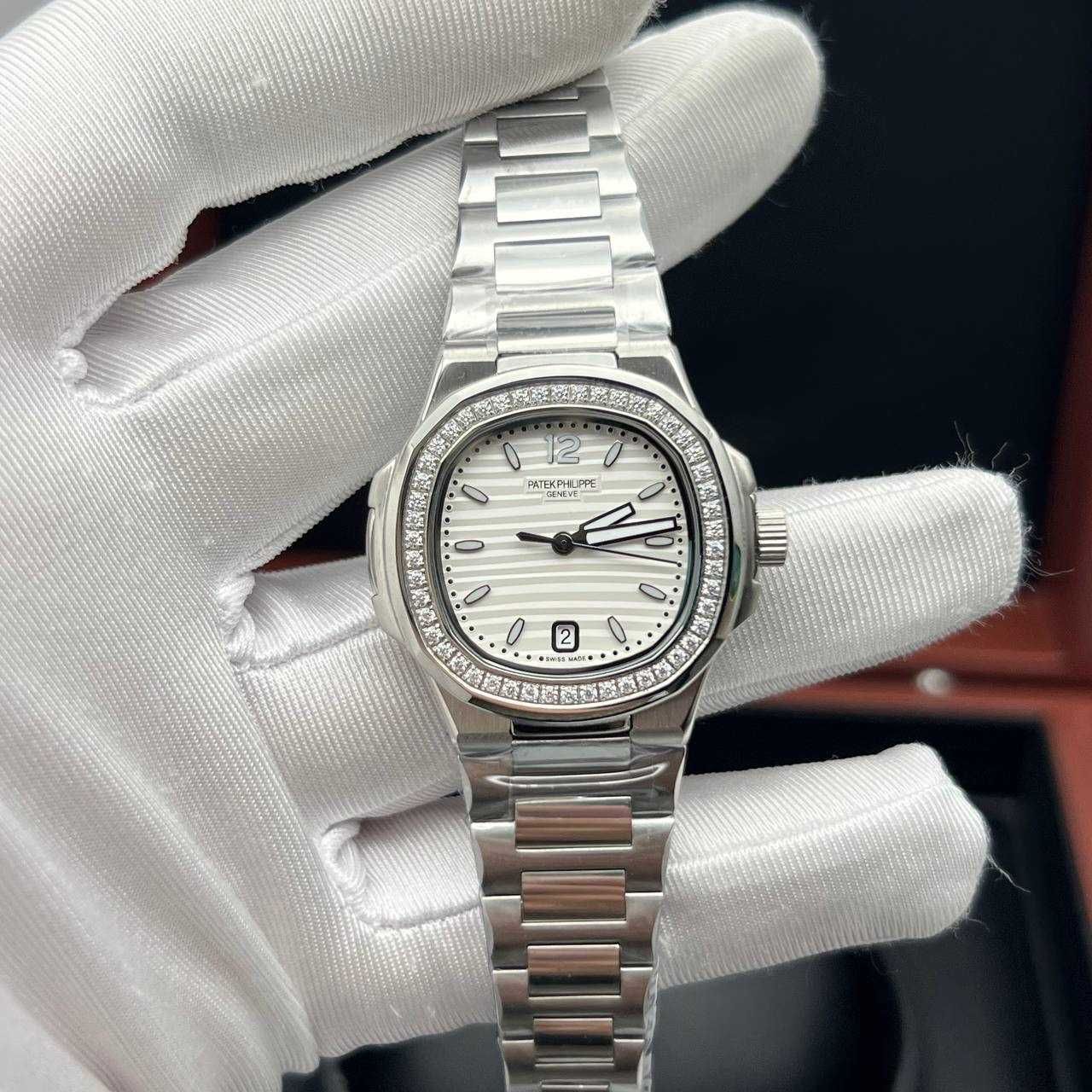 patek philippe nautilus Дамски / безел с диамант