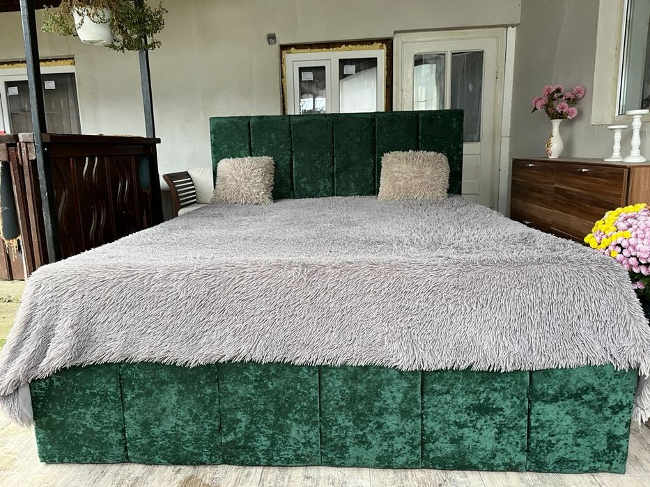 Pat tapitat verde catifea