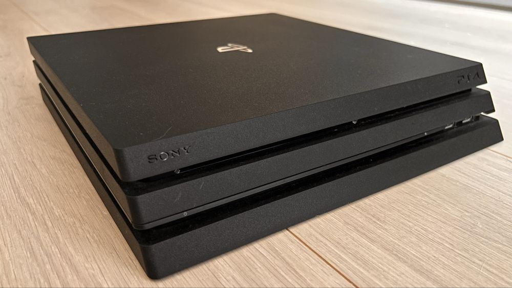 PlayStation 4 Pro 1TB+2 controllere+jocuri+camera-stare excelenta