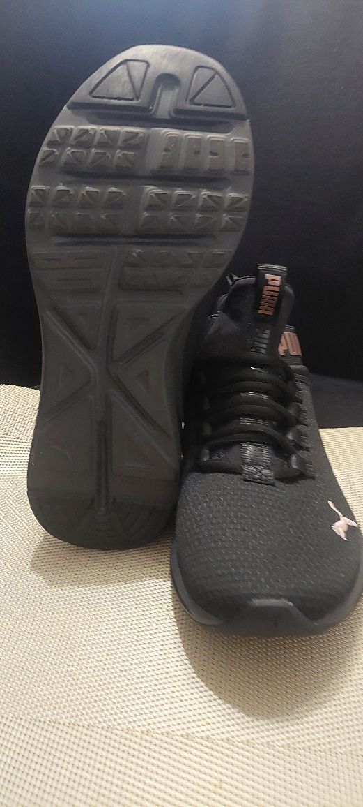 Vând adidași Puma, mărimea 36 ,interior 22.5 cm.Purtați foarte putin