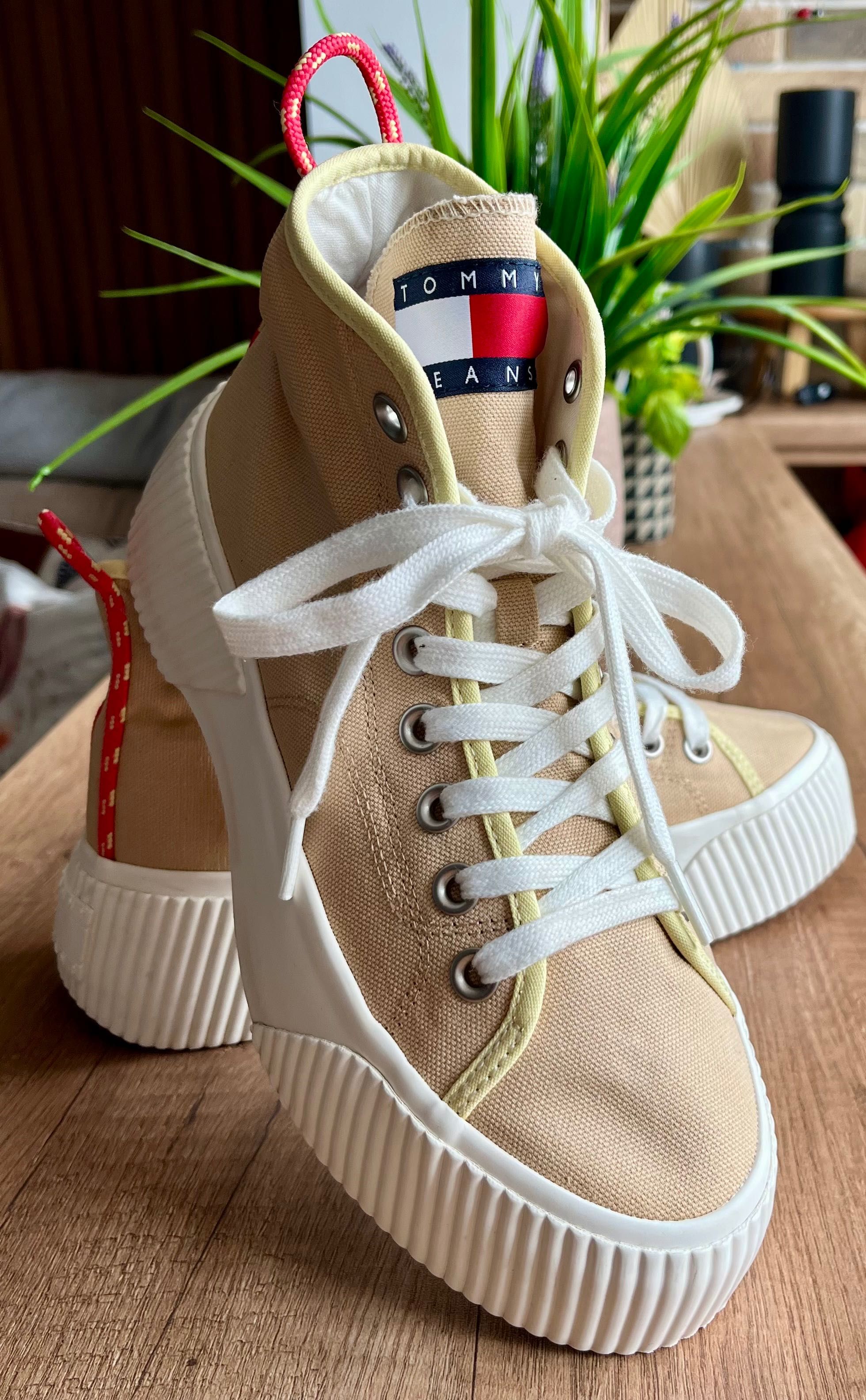 Дамски кецове Tommy Jeans