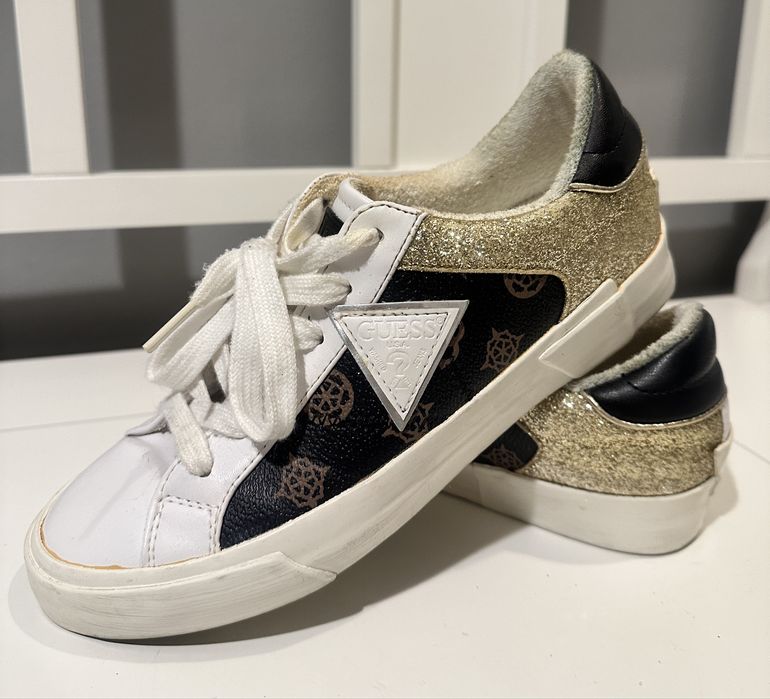 Adidasi Guess nr 38