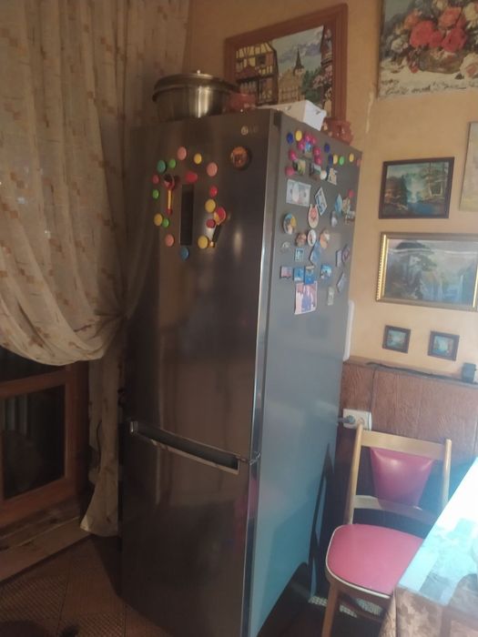 Продается 2-х комнатная квартира в центре.