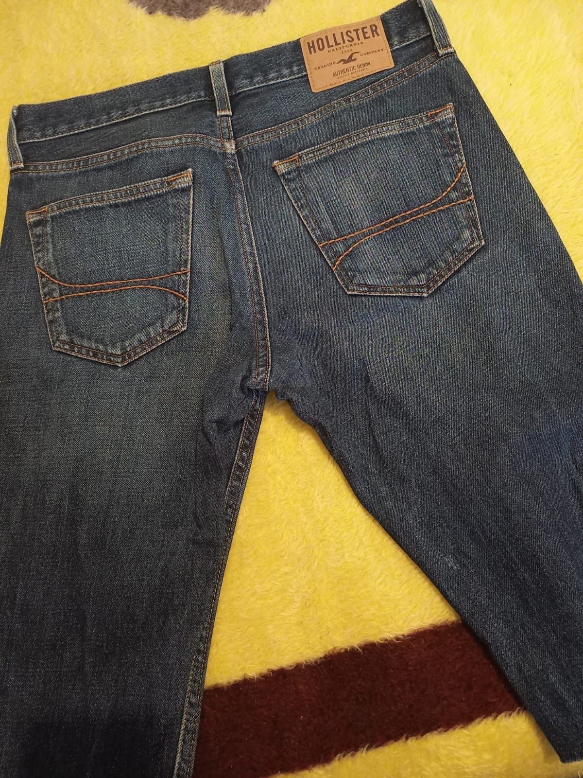 Jeans/Blugi scurti barbatesti Hollister