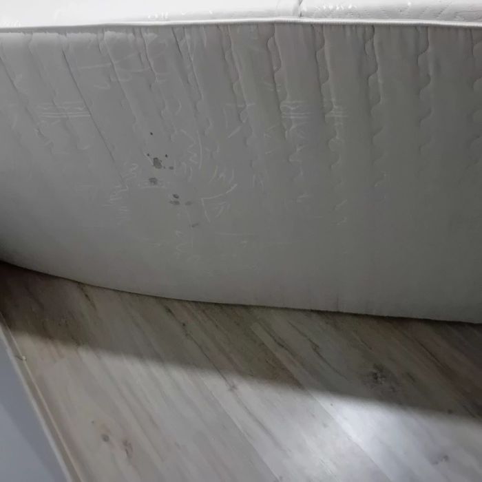 Vând pat dormitor de 1 persoana