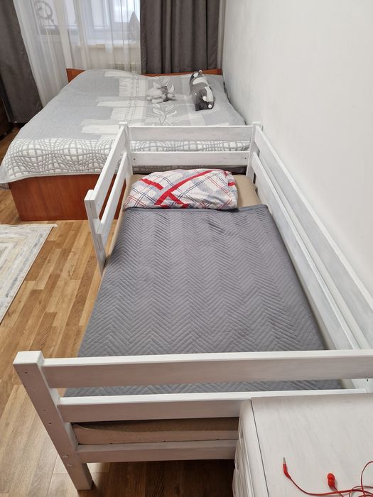 Продаю детскую деревянную кроватку.