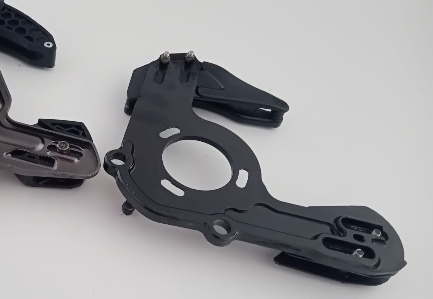 Vând 3 Chain guide e thirteen (LS1+și 2 LG1+) ghidaj lant , întinzător