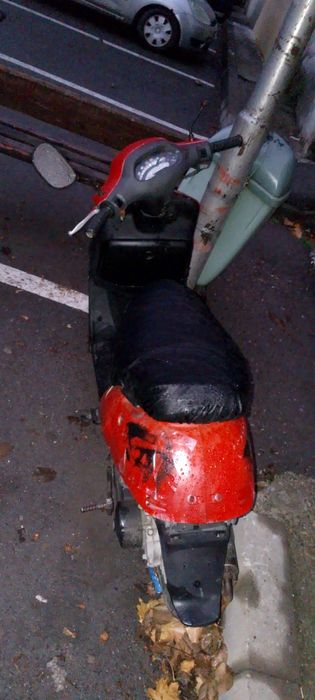 Vând scuter motor 50cc în doi timpi preț 10 milioane îi trebuie filtru