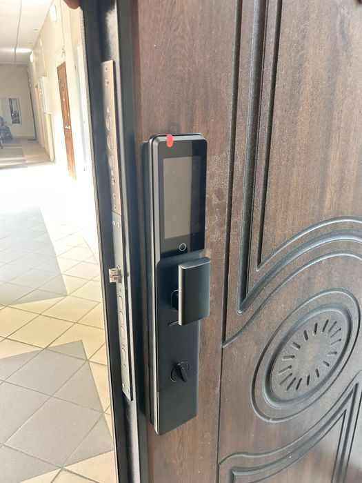 Установка умных замков!