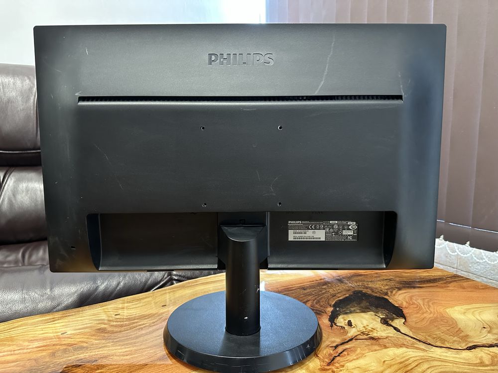 Компютър FUJITSU SIEMENS Celsius W280 с монитор Philips 243V