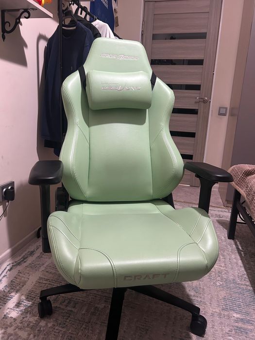 Игровое кресло Dxracer