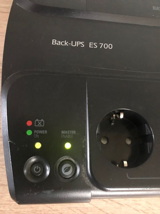 APC Back-UPS ES 700/405W 8 Prize Schuko - cu Baterie Buna