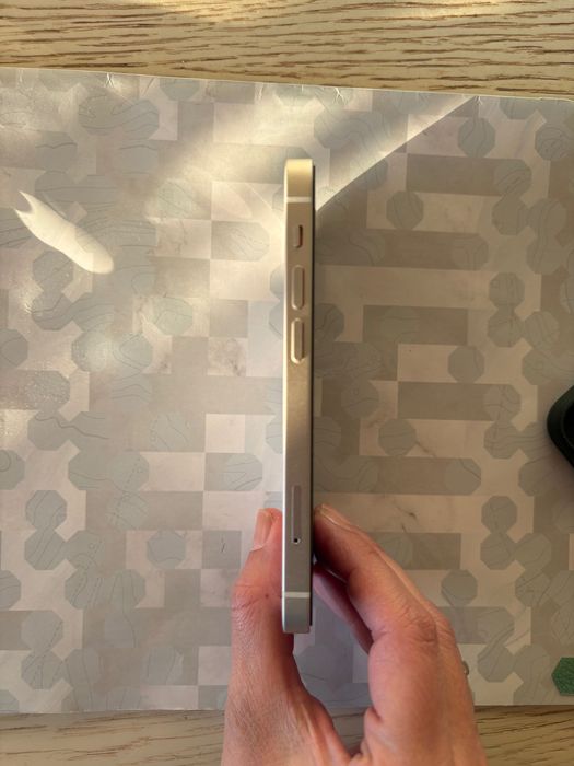 iPhone 12 mini, 64 GB, бял, с оригинален Apple кейс