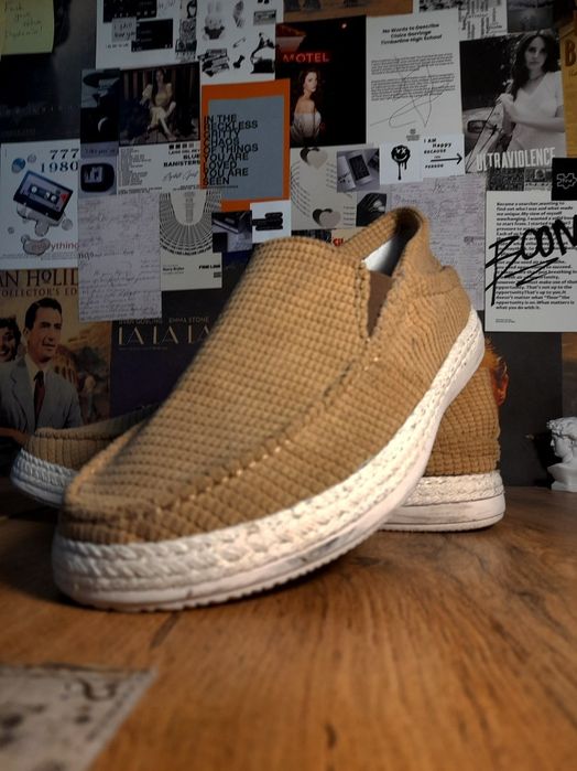 Erkaklar poyabzali, Sandallar, oyoq kiyim