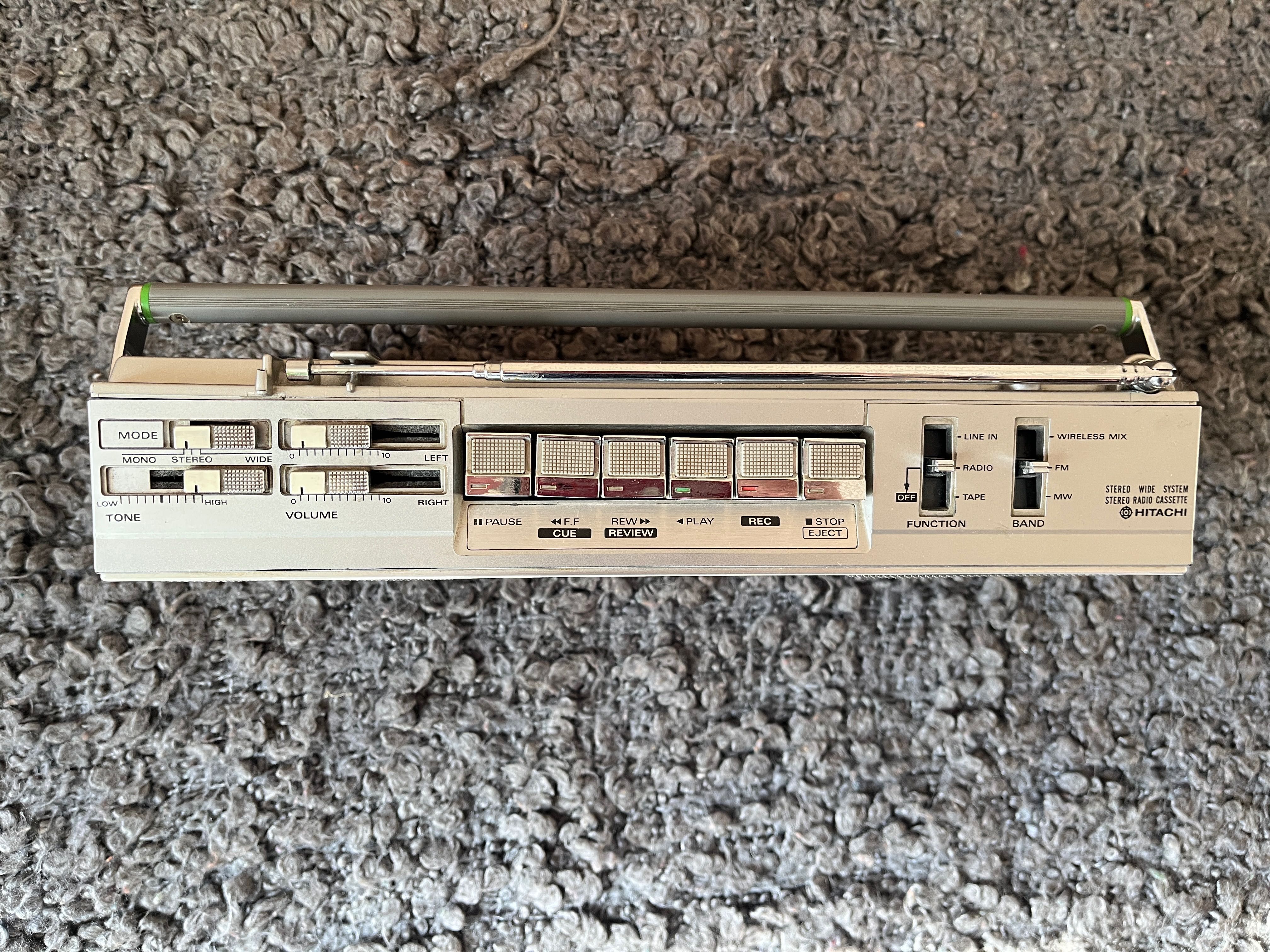 Ретро радио касетофон Hitachi TRK-8430EX
