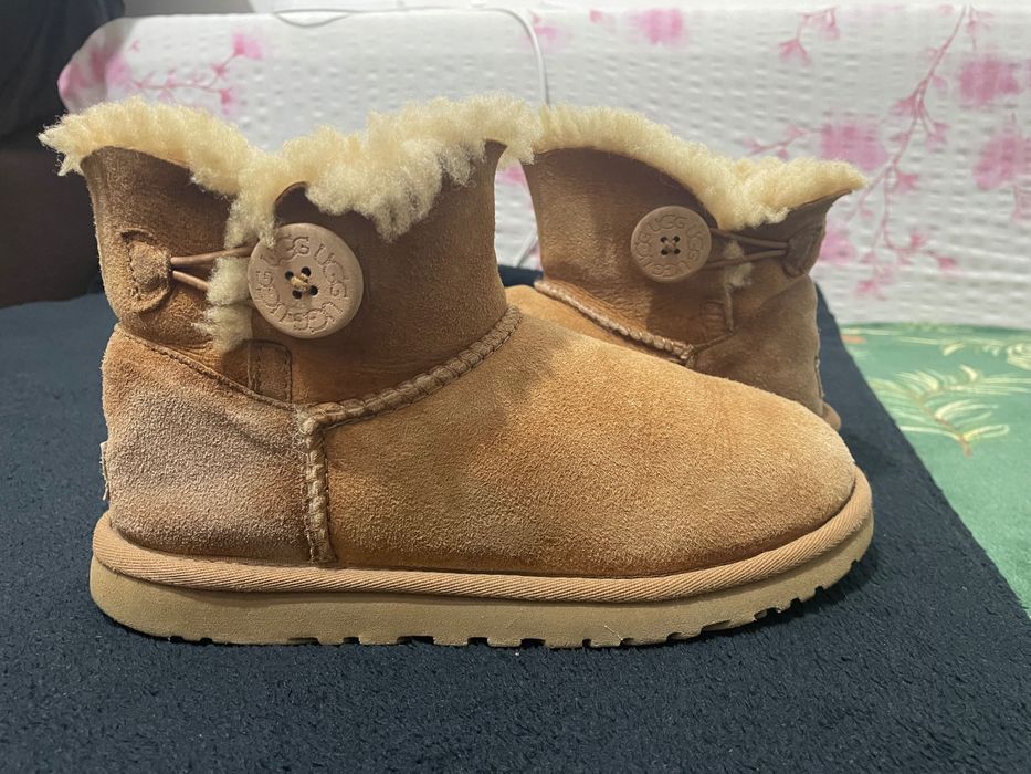 UGG marimea 37 maro